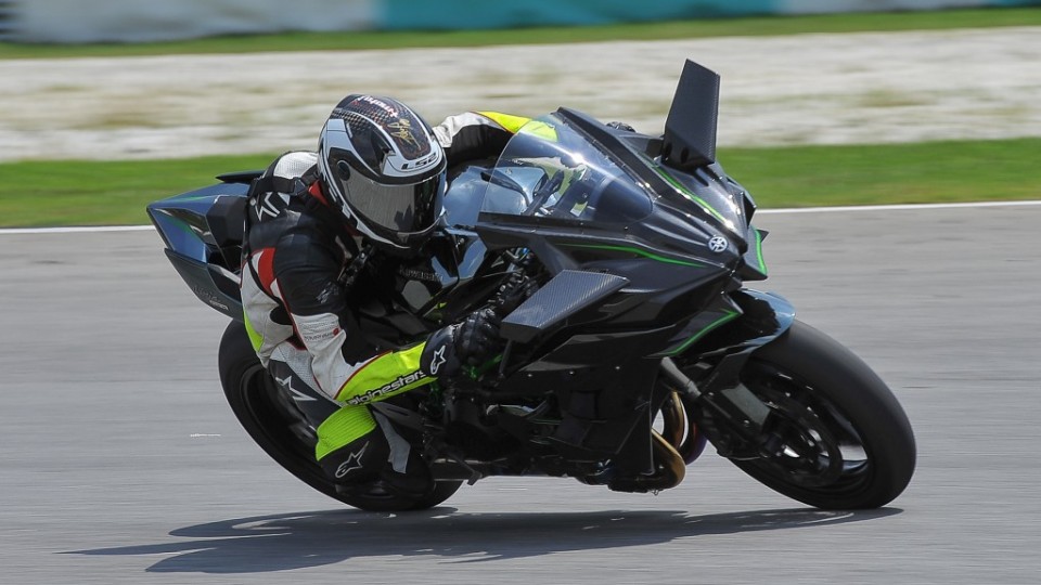 racing 04 jun2015 kawasaki ninja h2 & h2r test 0 0 06